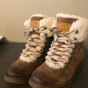 Wind River Sherpa Boots. Size 8. Worn once. Warm!